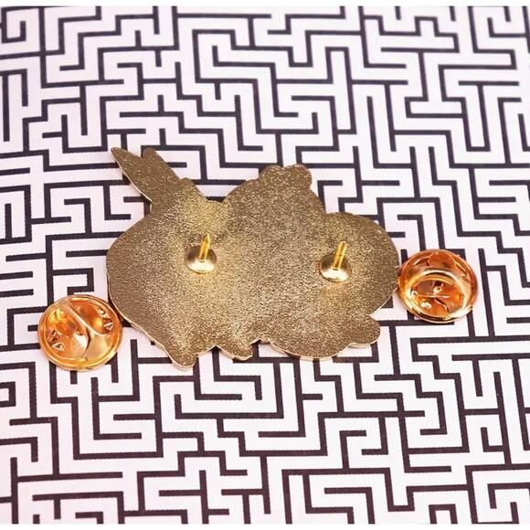 Emotional Support Garlic HARD Enamel Pins 332-1 - Picture 4 of 5